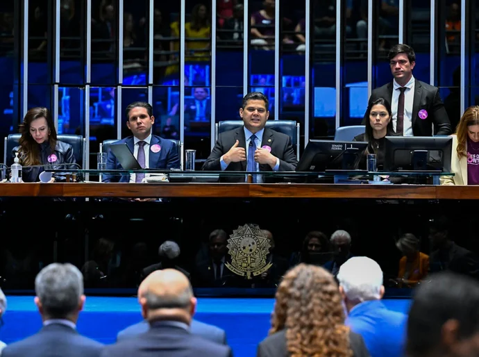 Senado aprova reajuste e reestruturação de cargos com impacto de R$ 5,3 bi