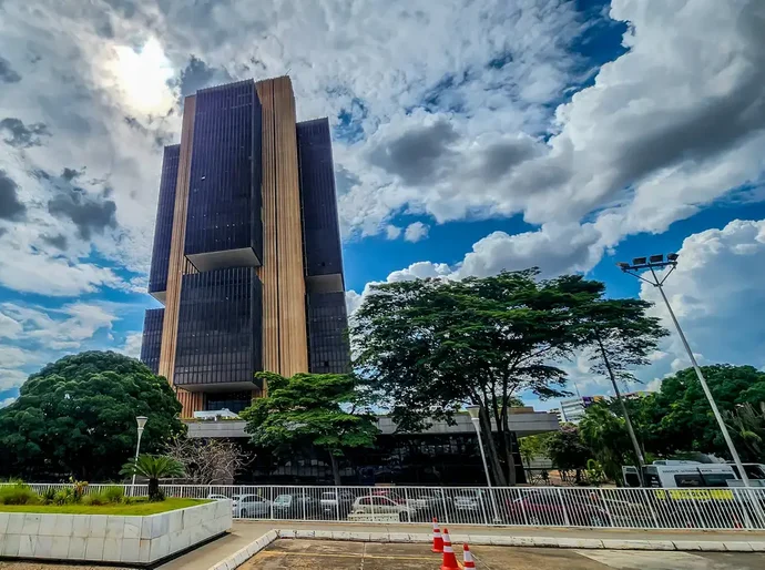 Copom eleva juros básicos da economia para 14,75% ao ano