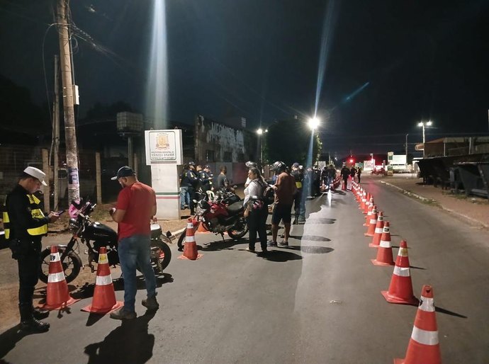 Operação identifica 21 condutores sem CNH e apreende moto com R$ 11,8 mil em débitos