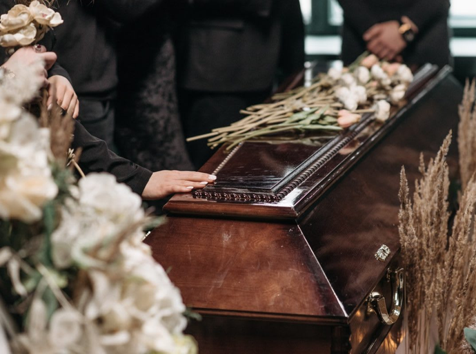 Justiça decide que funerária deve indenizar familiar que recebeu corpo errado para o velório