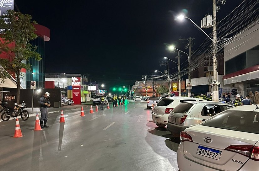 Operação Lei Seca prende 13 pessoas por embriaguez na Avenida Isaac Póvoas, em Cuiabá