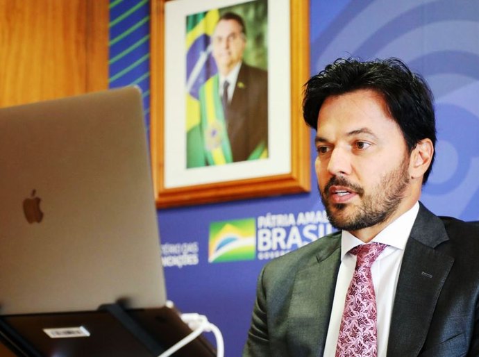 Fábio Faria assina portaria de criação do programa Digitaliza Brasil