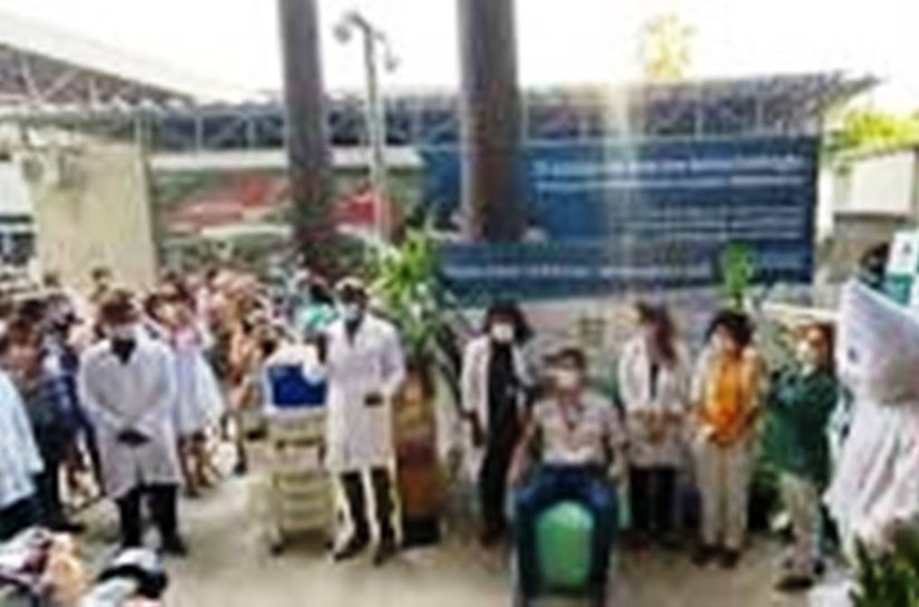 Fiocruz aplica primeiras doses da vacina de Oxford no Brasil