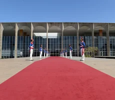 EUA revogam visto da embaixadora do Brasil