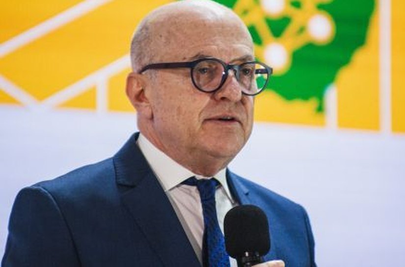 Pivetta sobe o tom, fala em “negociata” com prefeituras e mira senador na disputa pelo governo