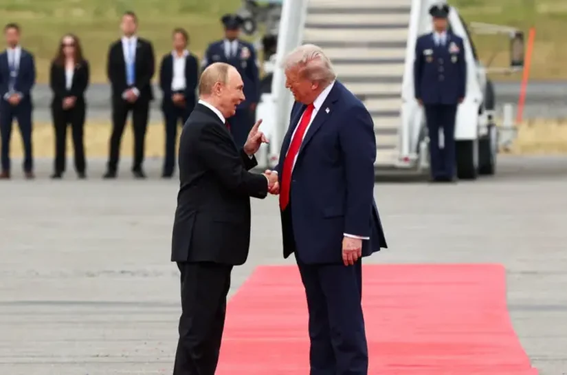 Trump e Putin encerram reunião sem anunciar acordo sobre guerra da Ucrânia: 'Não chegamos lá'