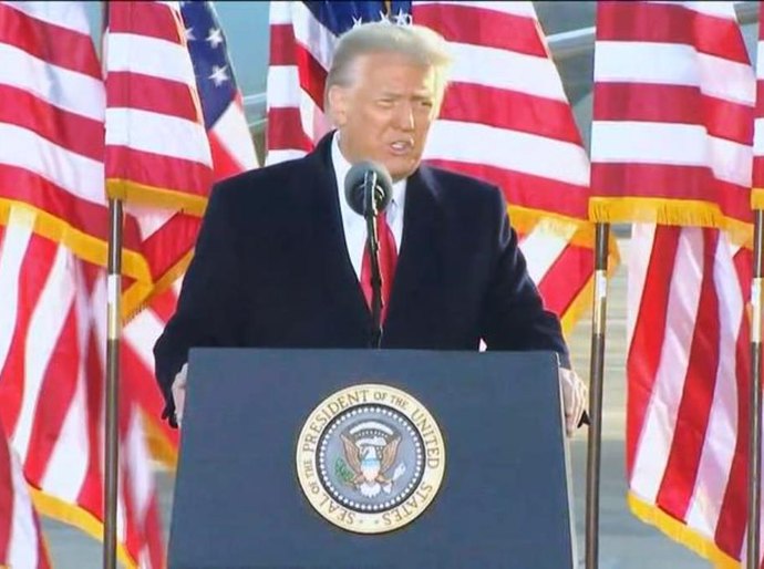 Câmara entrega artigo sobre impeachment de Trump ao Senado