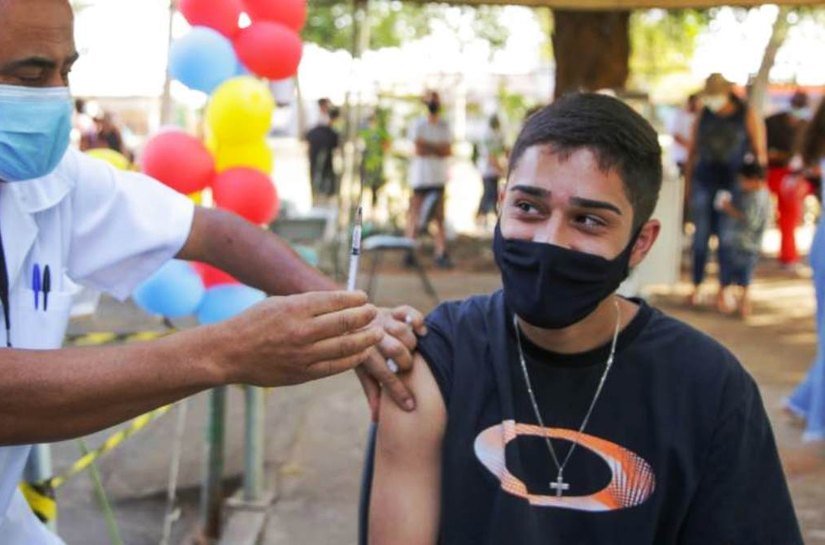 Brasil registra 894 mortes e 30.872 casos de Covid-19 nas últimas 24 horas