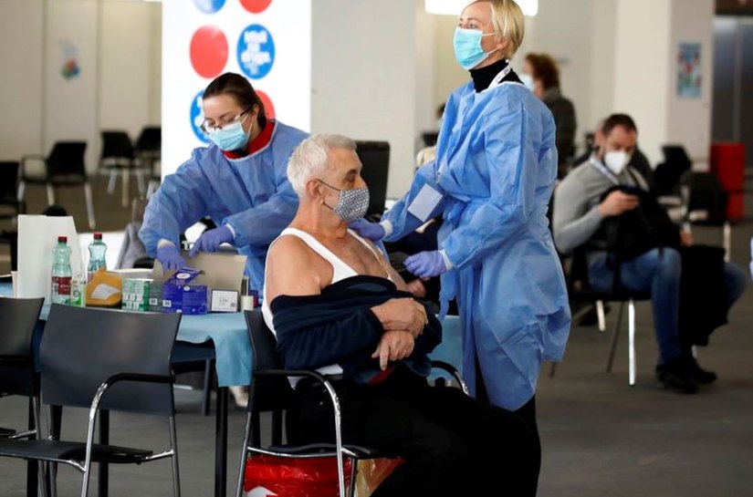 Europa encontra “possíveis vínculos” entre casos raros de trombose e a vacina da AstraZeneca