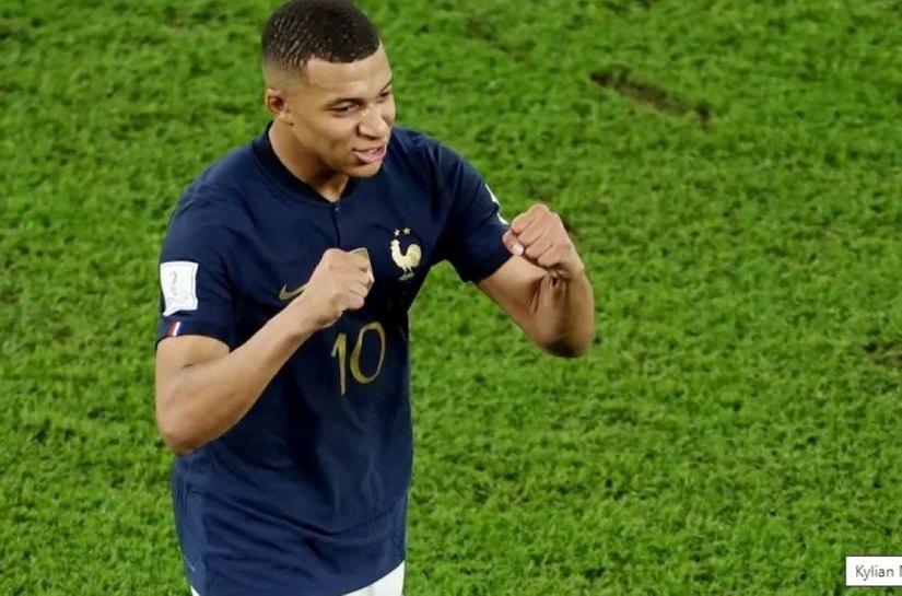 França vence Dinamarca por 2 a 1 com gols de Mbappé e garante vaga nas oitavas