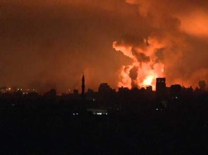 Israel intensifica bombardeio a Gaza e anuncia 'expansão' das operações