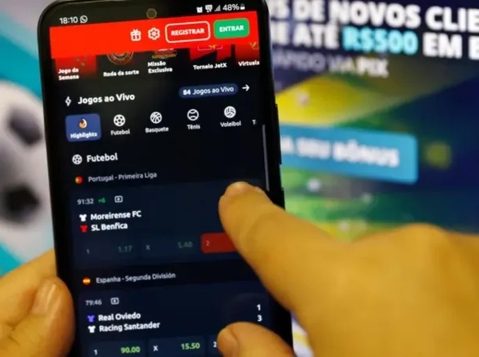 Como 'cambistas de bets' movimentam mercado ilegal milionário e oferecem apostas até para menores