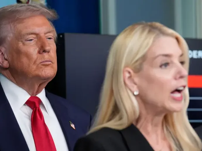 Trump declara emergência em Washington D.C. e convoca Guarda Nacional para expulsar moradores de rua e 'jovens criminosos'