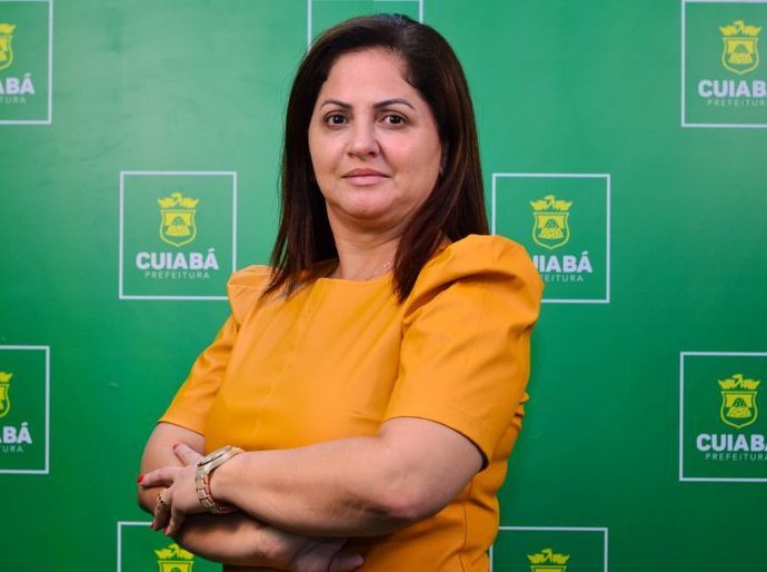 Quem é a Professora Débora, uma ex-feirante que estudou com sacrifício, se tornou referência na educação de Cuiabá e se lança como pré-candidata