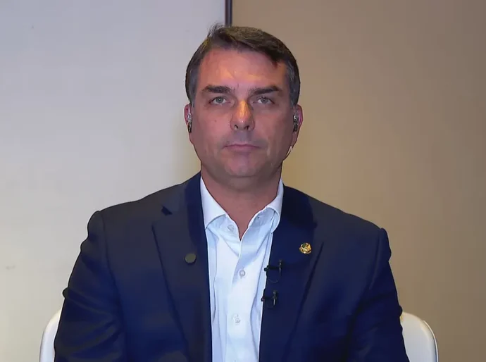 Flávio visitou Vorcaro após ex-banqueiro ser preso em 2025