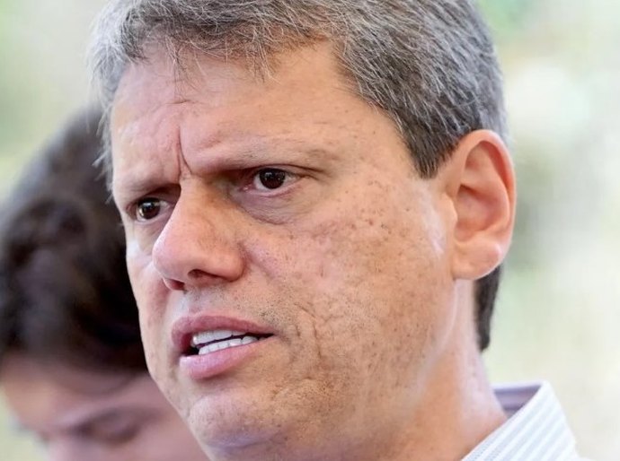 “Estava completamente errado”, diz Tarcísio ao defender uso de câmeras em PMs