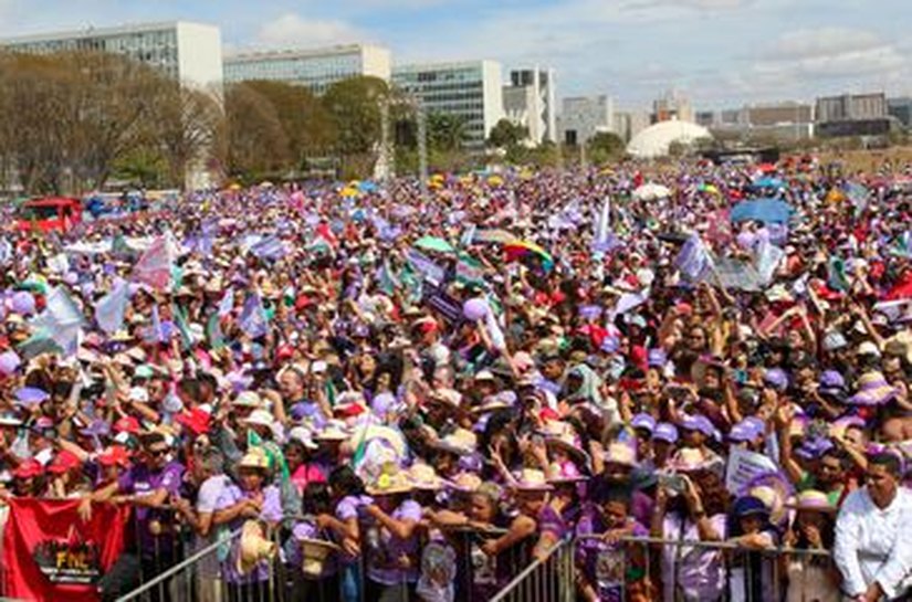 'Jamais resistirão à chegada da primavera', afirma Lula a Margaridas