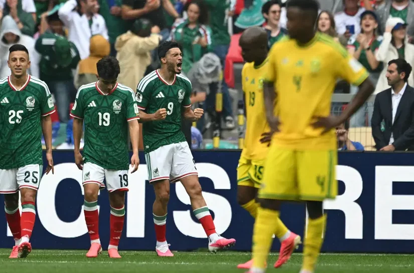 Em jogo com três expulsões, México bate a África do Sul na abertura da Copa do Mundo