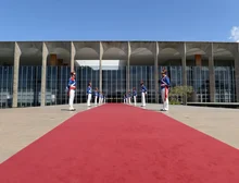 EUA revogam visto da embaixadora do Brasil
