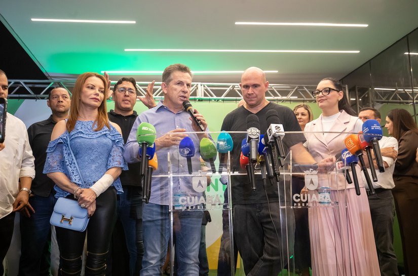 Veja Fotos: Ao lado do governador, prefeito inaugura centro médico 100% pediátrico