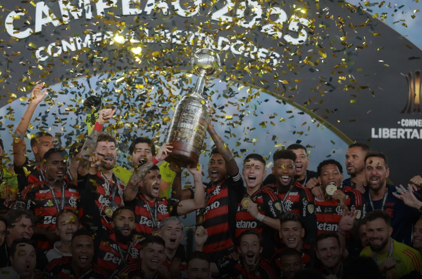 Flamengo vence Palmeiras e entra para história com tetra da Libertadores