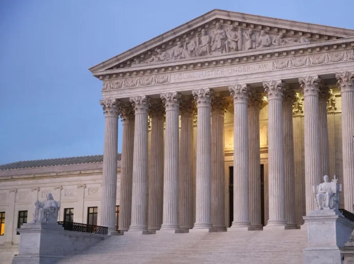 Trump recorre à Suprema Corte para acabar com cidadania por nascimento