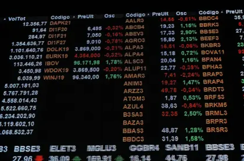 Bolsa sobe 34% em 2025, melhor desempenho em 9 anos; dólar recua 11%