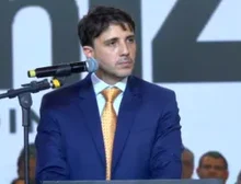 Renan lança candidatura ao Planalto com críticas a Lula e aos Bolsonaros