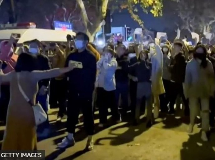 O que se sabe sobre os protestos contra a covid na China que pedem por renúncia de Xi Jinping