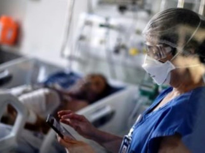 Brasil registra 398 mortes em 24 horas, e média móvel volta a se aproximar de 250