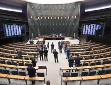 Câmara mantém opção por PEC do fim da jornada 6x1