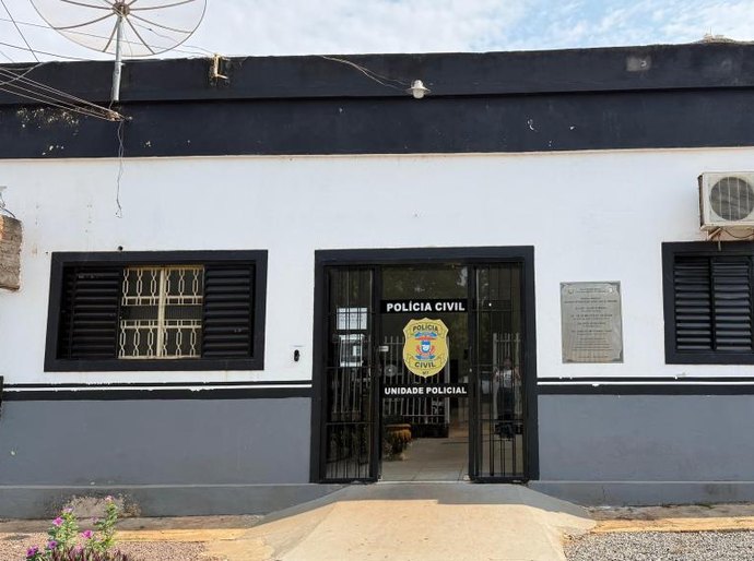 Homem é preso pela Polícia Civil ao tentar abrir conta em banco com documento falso