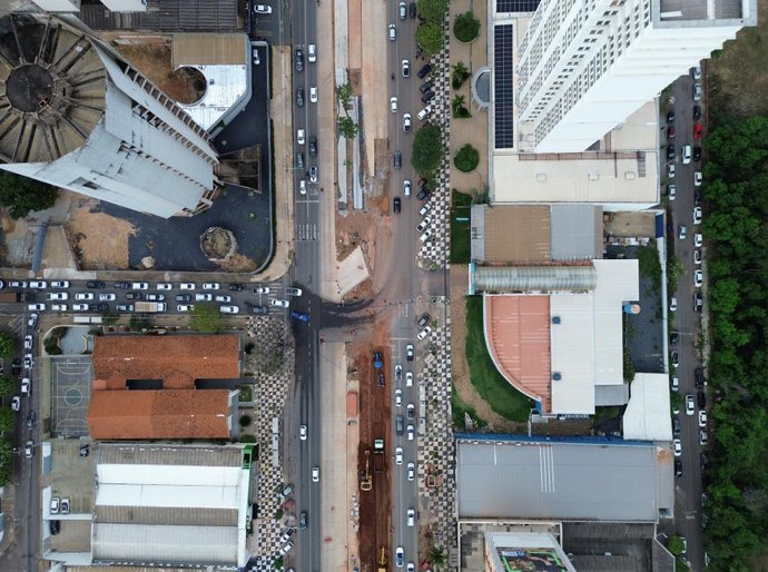 Obras do BRT seguem em andamento e trânsito em cruzamento na Avenida do CPA será liberado