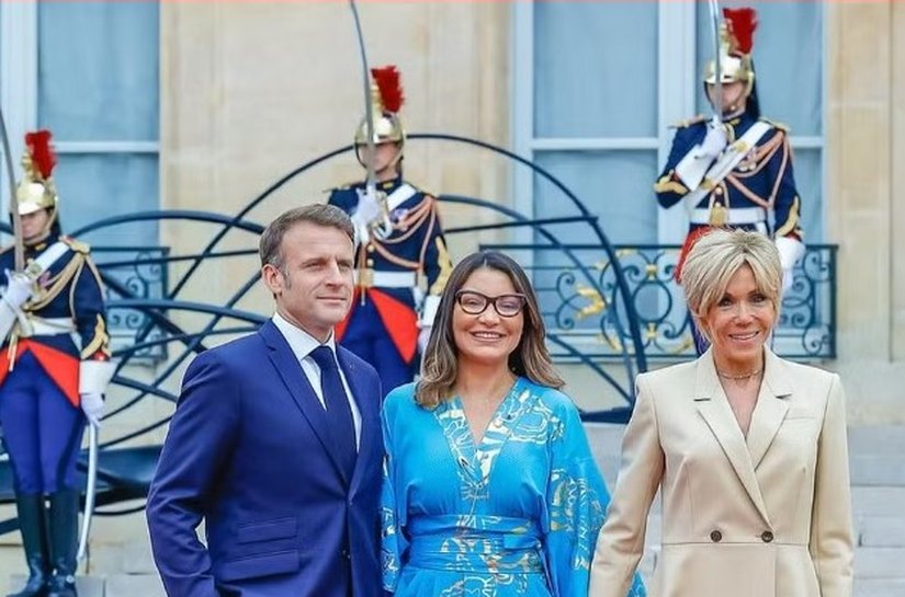 Representante do governo brasileiro nas Olimpíadas, Janja é recepcionada por Macron e esposa