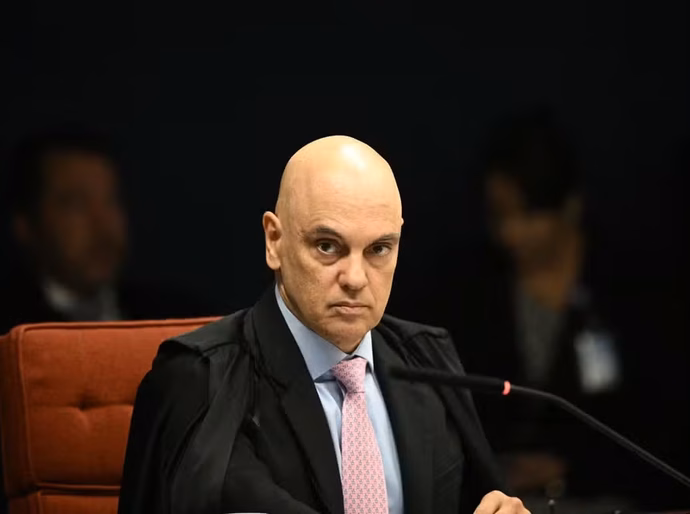 Flávio Bolsonaro pede ao STF que declare Moraes suspeito para julgar Vorcaro e caso Master