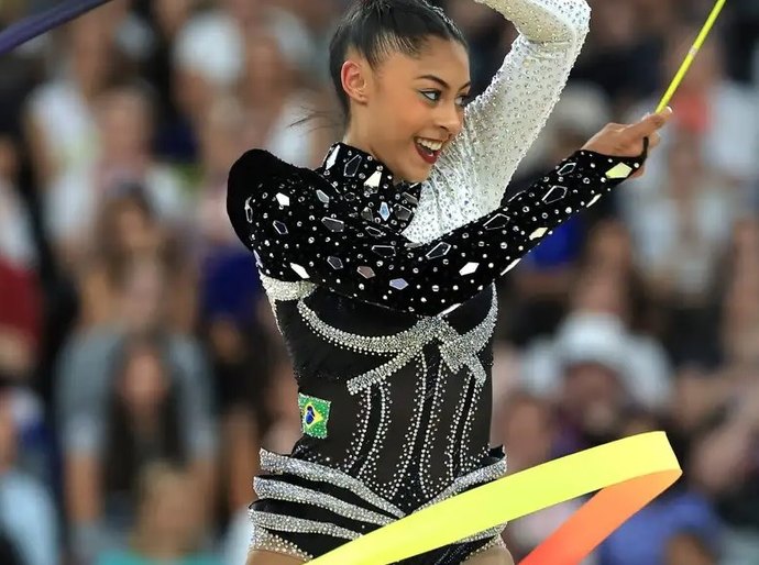 Ginástica rítmica: Bárbara Domingos põe Brasil em 1ª final individual