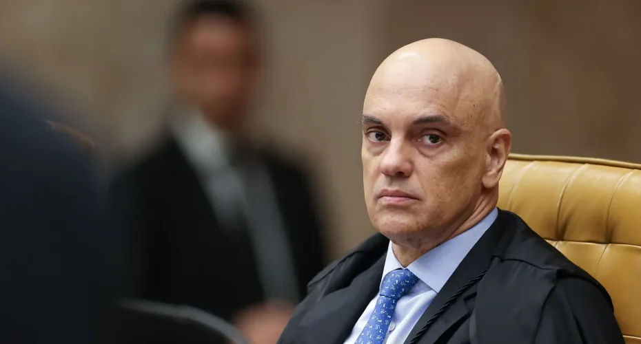 Moraes manda tribunais explicarem descumprimento ao teto de penduricalhos