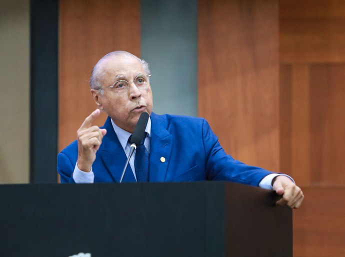 Racha à vista: Júlio Campos desafia Mauro Mendes e escancara crise no União Brasil de MT