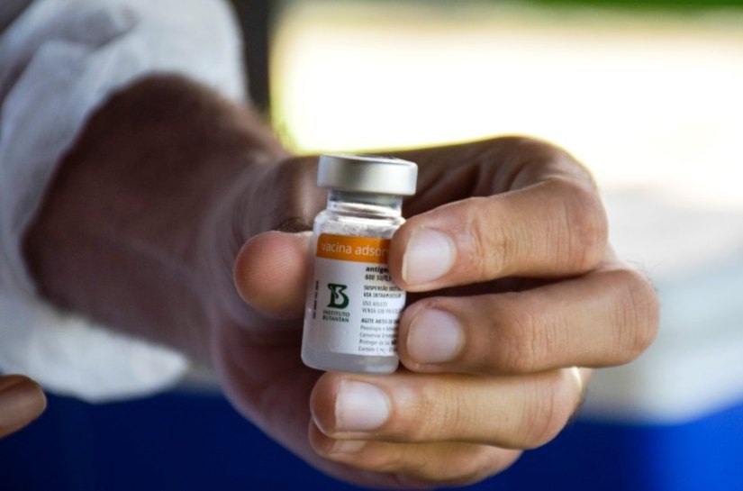 Coronavac: terceira dose amplia em 20 vezes o nível de anticorpos, diz pesquisador