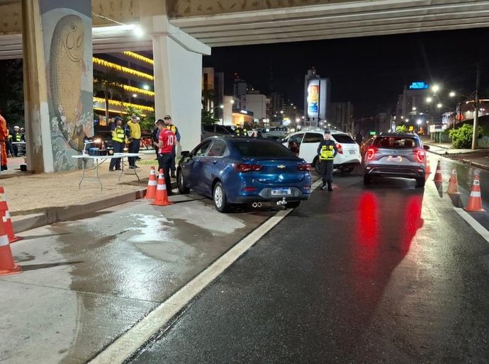 Operação Lei Seca em Cuiabá fiscaliza 55 veículos e retira 28 das ruas