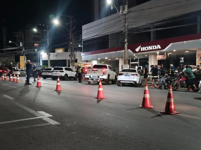 Operação Lei Seca resulta na prisão de três condutores por embriaguez na Isaac Póvoas