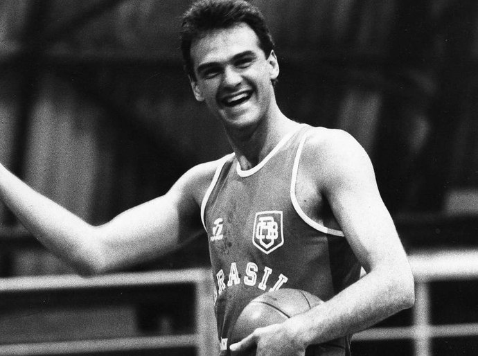 'Lenda', 'imparável', 'genial': veja a repercussão internacional da morte de Oscar Schmidt