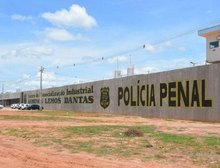 Policial Penal é flagrada tentando entrar com drogas e celulares em presídio de VG