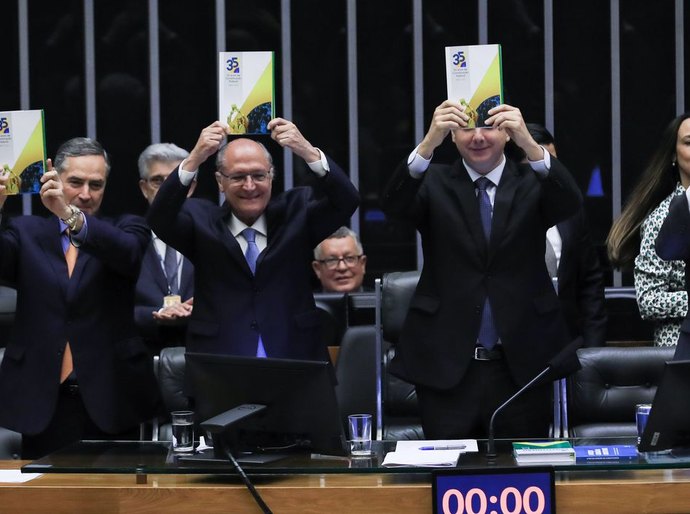 Representantes dos três poderes defendem harmonia institucional