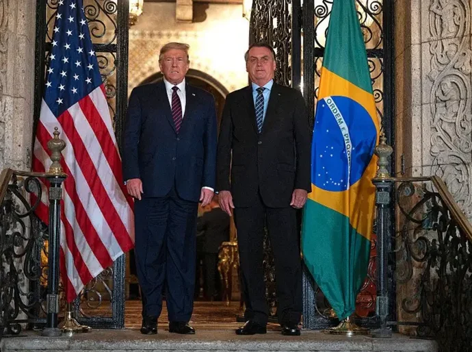 Trump está deixando Bolsonaro 'à deriva', diz analista americano