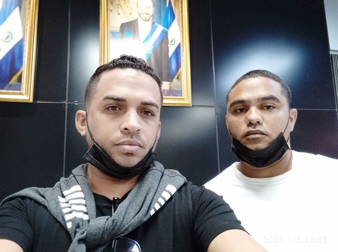 El Salvador admite dois jornalistas cubanos críticos do regime que foram obrigados a deixar a ilha