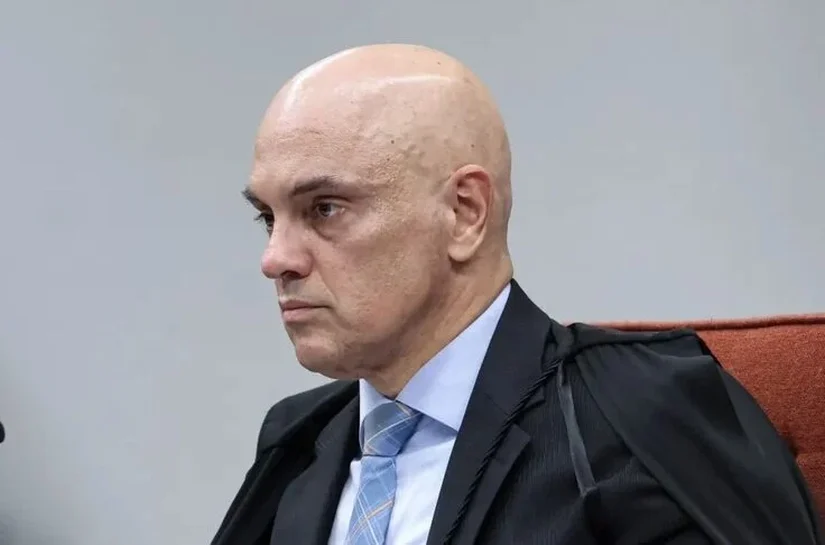 Moraes determina reforço de policiamento na casa de Bolsonaro