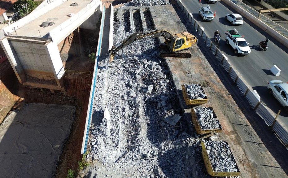 Obras do Complexo Viário do Leblon avançam com escavação de trincheira