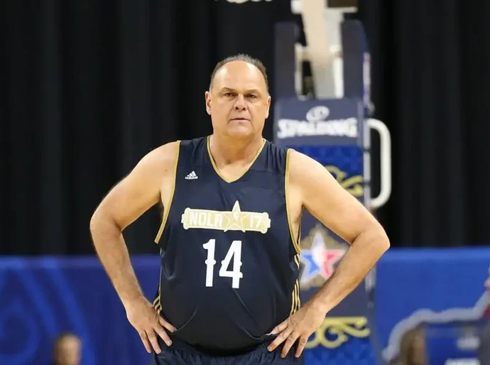 Oscar Schmidt, maior ídolo do basquete brasileiro, morre em SP aos 68 anos