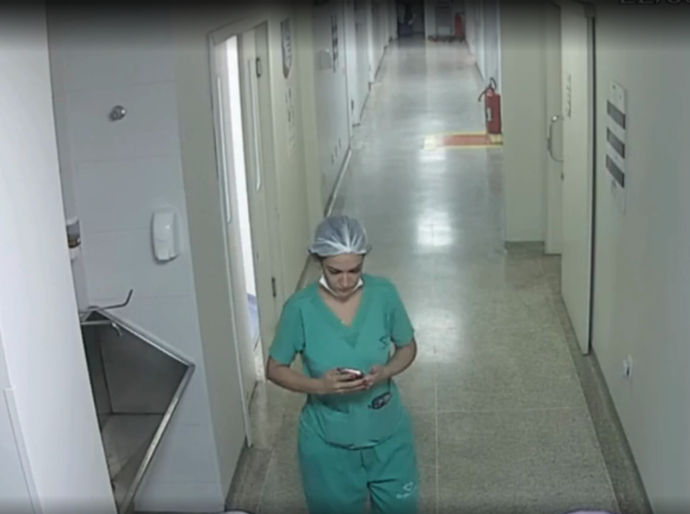 Médica admite ter apagado provas do celular da vítima em investigação de homicídio